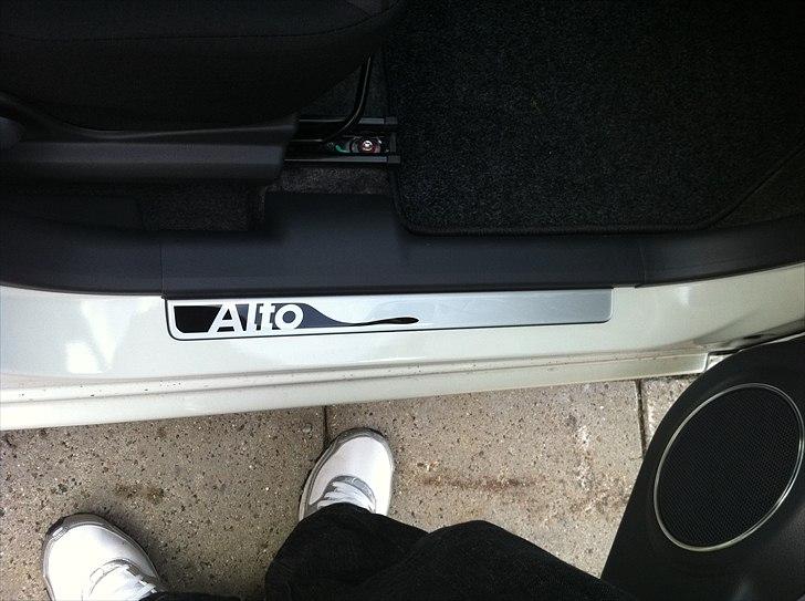 Suzuki Alto GLS Aircon (SOLGT) - Dørlister med alto logo i alle 4 dører. billede 17