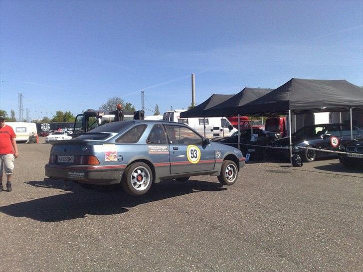 Ford Sierra Xr4i - Drift spec. - Lidt for bred i et lidt for smalt sving resultere i lidt knubs og en brækket tandstang til Fast & Furious - Tilbage til pitten og ud og køre igen lidt senere :) billede 14