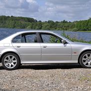 BMW E39 520i