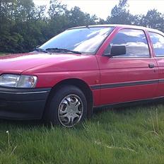 Ford ESCORT 1.3 CL BYTTET