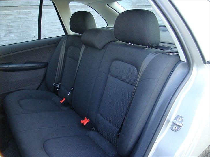 Skoda Fabia 1,9TDI Ambien Combi - Bagsæder med 3-punktsseler og nakkestøtter til alle. billede 14