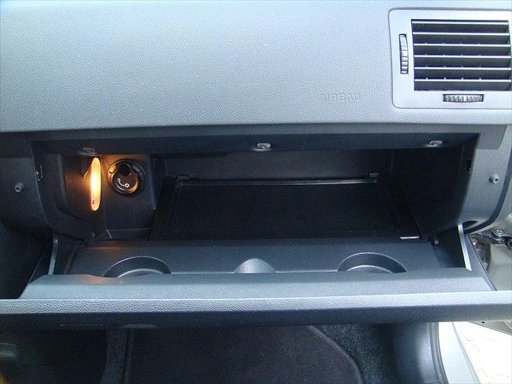 Skoda Fabia 1,9TDI Ambien Combi - Køl og lys i handskerum. billede 15