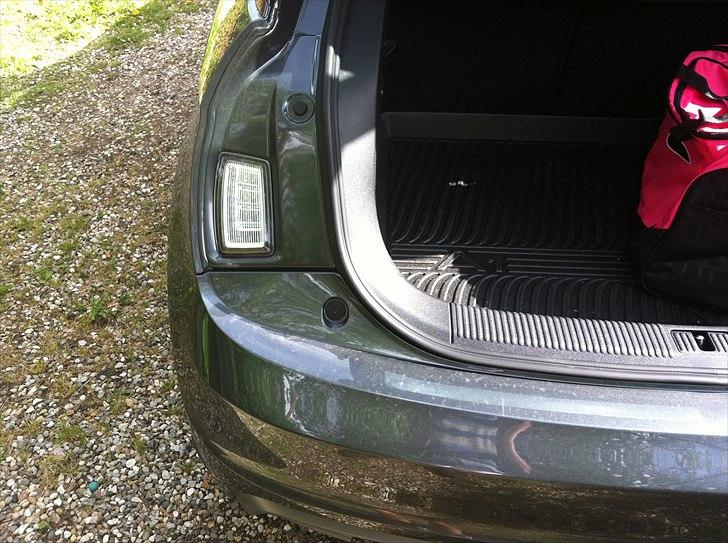 Audi A1 185hk S-line  - Ekstra baglygter under bagklappen billede 10