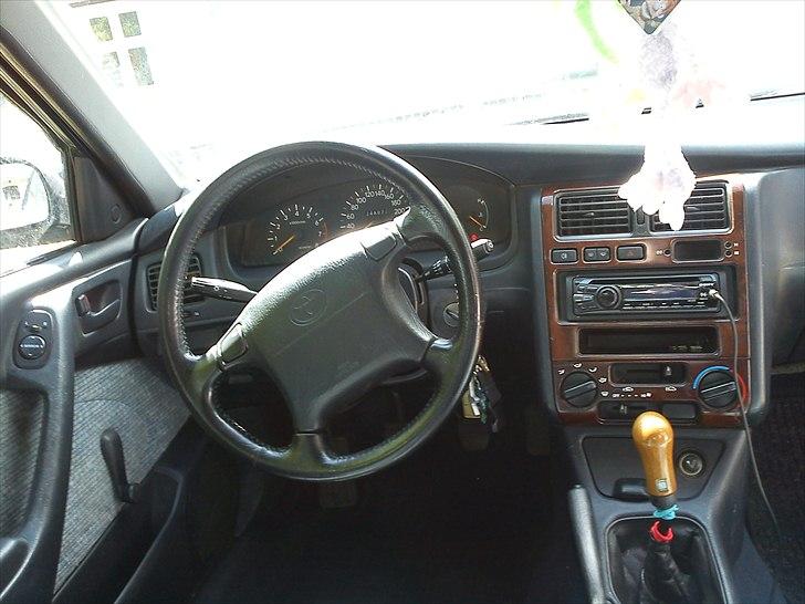 Toyota Carina E billede 10