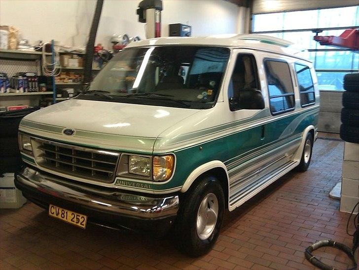 Ford Econoline - nyvasket inden den skilles ad billede 3