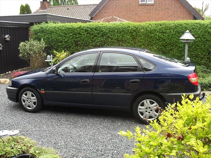 Toyota Avensis Terra  **SOLGT** billede 1