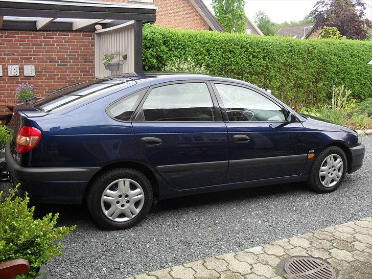 Toyota Avensis Terra  **SOLGT** billede 2