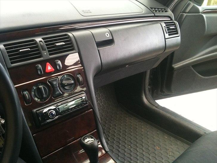 Mercedes Benz E 300 billede 3