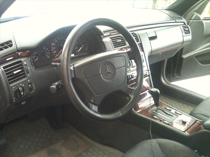 Mercedes Benz E 300 billede 4