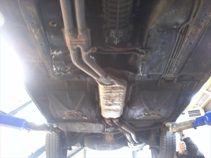 BMW 320i 2d E30 - Ingen rust, kun lidt overflade.. :o)  billede 16