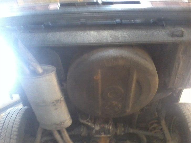 BMW 320i 2d E30 - Ingen rust, kun lidt overflade.. :o)  billede 18