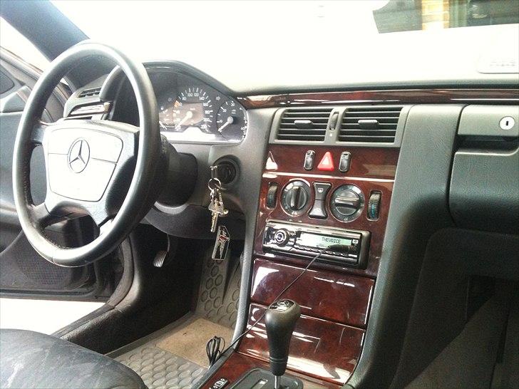 Mercedes Benz E 300 billede 12