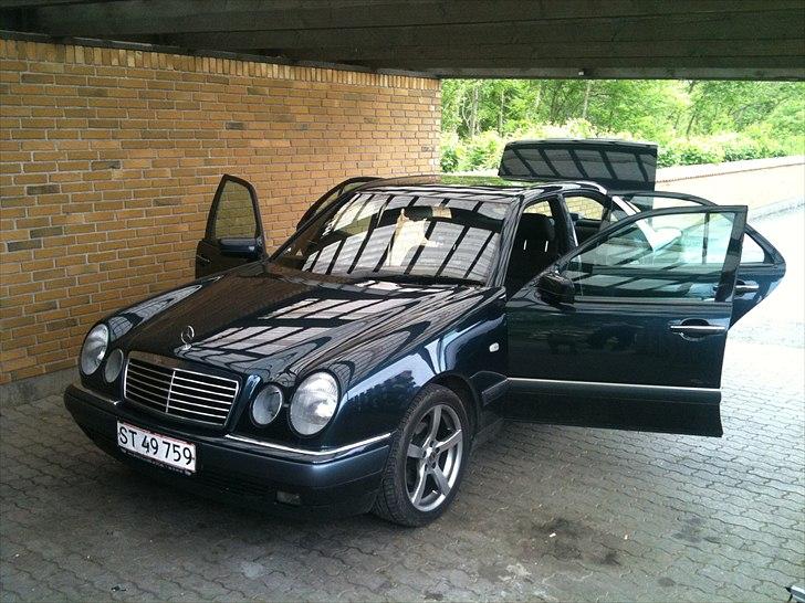 Mercedes Benz E 300 billede 13