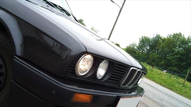 BMW E30 324TD billede 1