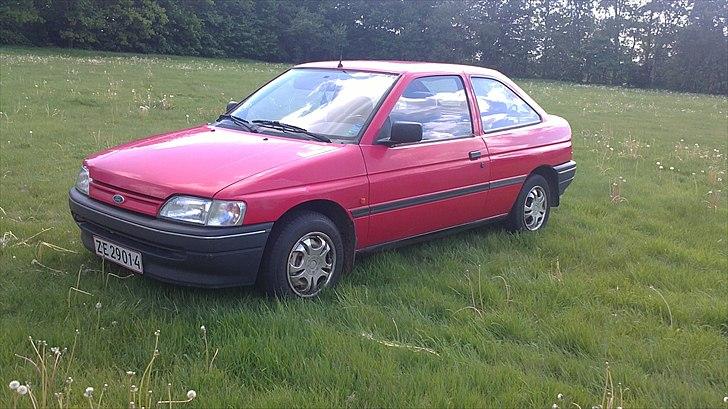 Ford ESCORT 1.3 CL BYTTET billede 2