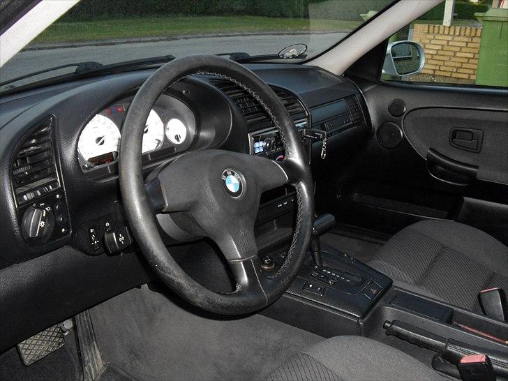 BMW 325i STJÅLET billede 3
