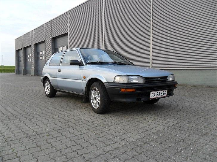 Toyota Corolla E90 billede 2