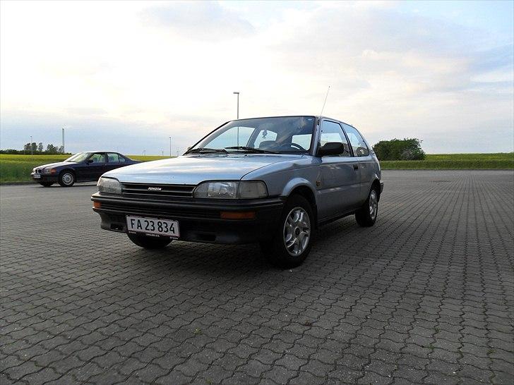 Toyota Corolla E90 billede 4