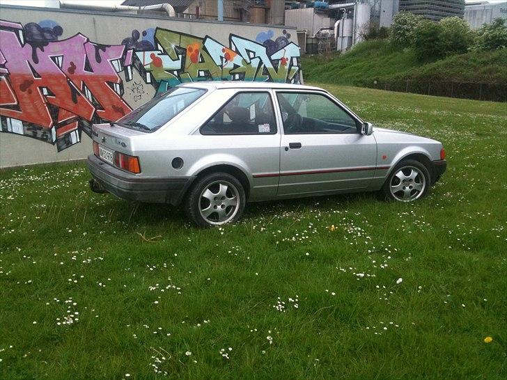 Ford Escort 1,6 solgt billede 1