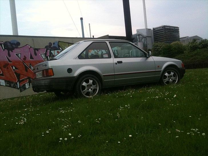 Ford Escort 1,6 solgt billede 6