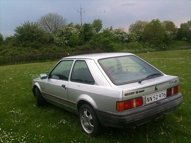 Ford Escort 1,6 solgt billede 9