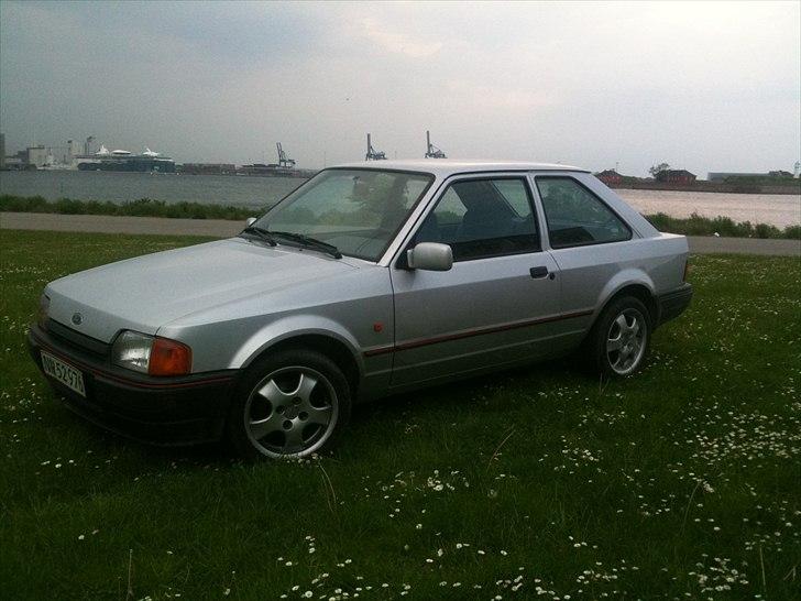 Ford Escort 1,6 solgt billede 10