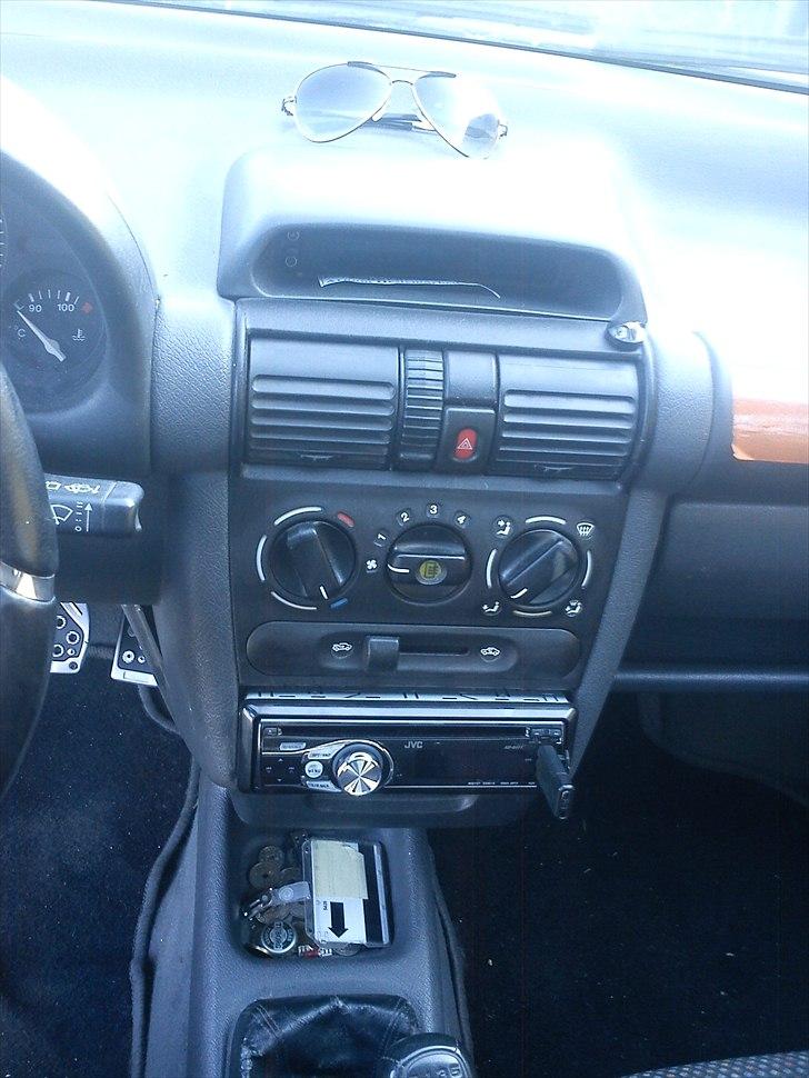 Opel Corsa 1,4iSE [Tidl. bil] billede 10