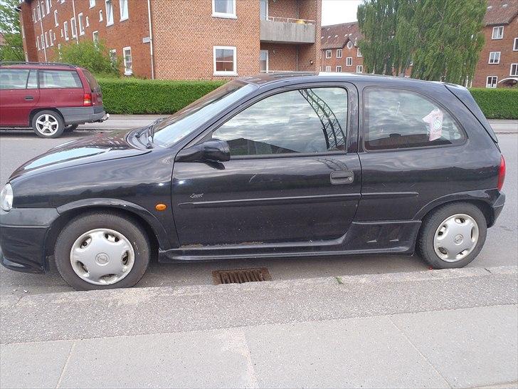 Opel Corsa B Sport "SOLGT" - Side skørter af uhendt fabrikat, ved du det vil jeg gerne vide det! billede 4