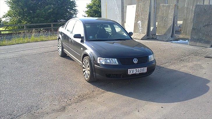 VW Passat 1,6 limo "SOLGT" billede 1