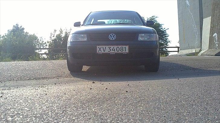 VW Passat 1,6 limo "SOLGT" billede 3