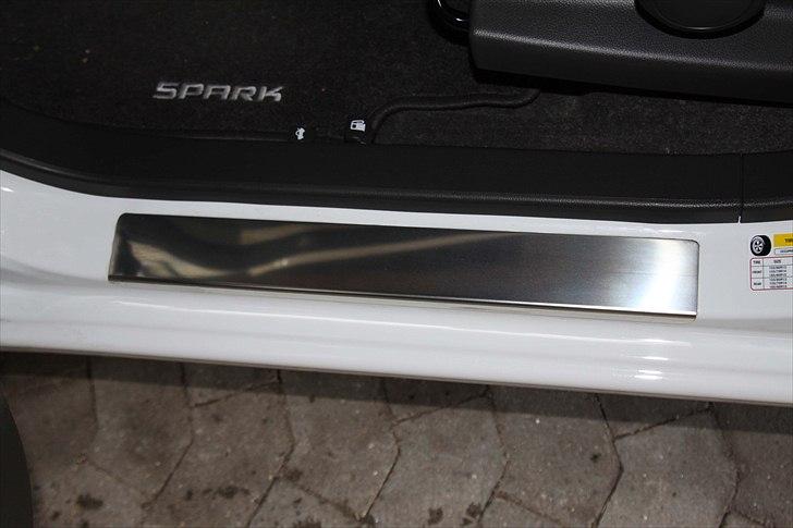 Chevrolet Spark - Rustfristål i døre foran billede 18