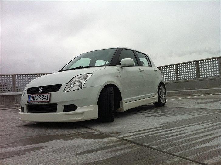 Suzuki Swift 1,3 GLJ billede 2