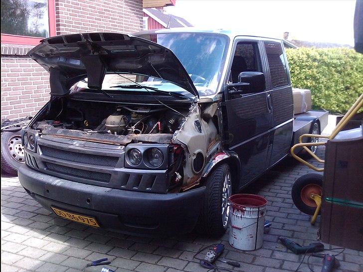 VW transporter doka - et par dage efter jeg havde fået den tolerede jeg ikke at hjelmen lagde på forskærmene billede 14