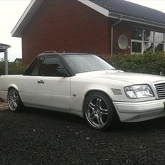 Mercedes Benz W124 E300D Pick Up (TDT)