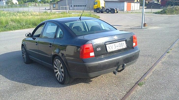 VW Passat 1,6 limo "SOLGT" billede 5