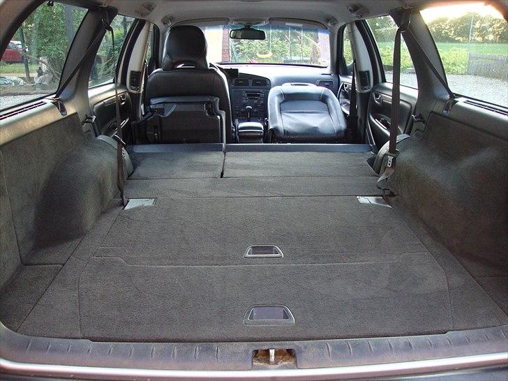 Volvo V70 - Rigtig god plads - her sover man godt! billede 4