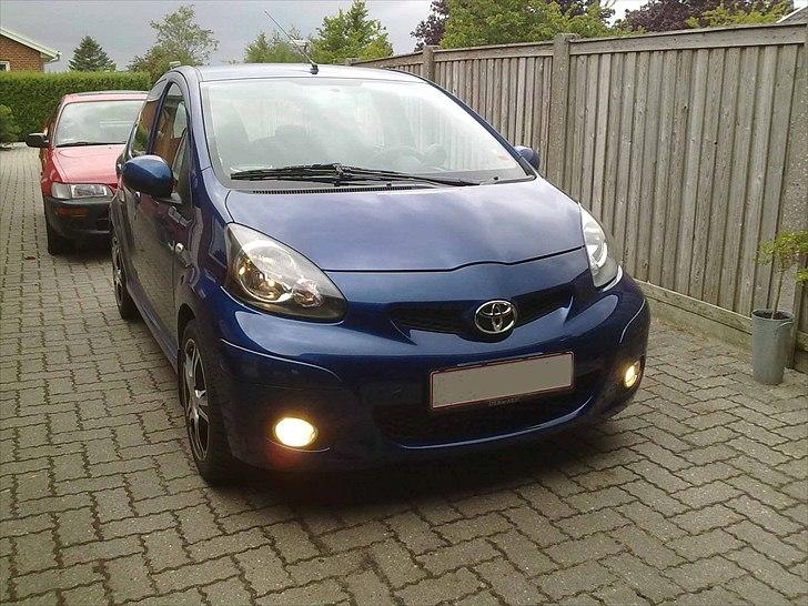Toyota Aygo Plus - Faceliftet frontkofanger på non-faceliftet Aygo - inklusiv tågelygter! billede 13