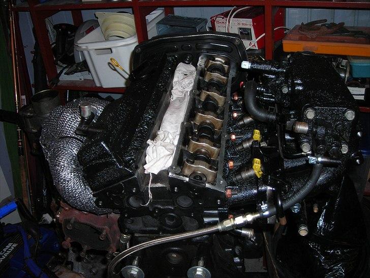 Nissan 200sx Rs13 SOLGT - motoren dog kom std. udst. manifolden på pga anden turbo billede 8