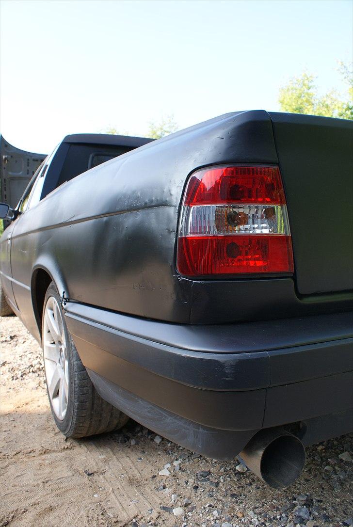 BMW 525i E34 Pick-up Solgt - bulerne fra de tidligere ejer er bare blevet banket hurtigt ud så en ny lygte kunne komme på. billede 7
