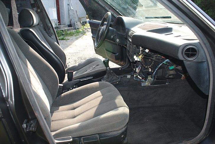 BMW 525i E34 Pick-up Solgt - strippet kabine men der mangler lige nogle sportssæder, seler og rat billede 8