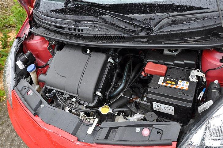 Toyota Toyota Aygo 1,0 Plus Silv - lille 3 Cylindre motor, men omdregnings vilig billede 6