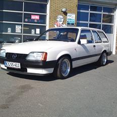 Opel Rekord E 2,0s 3dørs caravan
