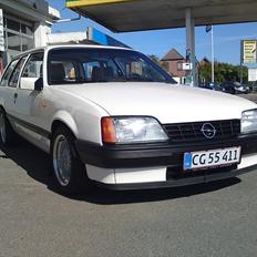 Opel Rekord E 2,0s 3dørs caravan