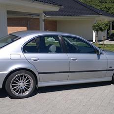 BMW 523iA E 39 Limosine 