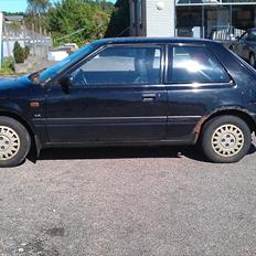 Mazda 323 lx *SOLGT*