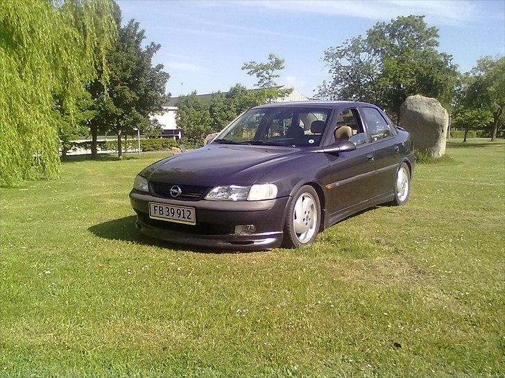 Opel Vectra B 2,5  (solgt) billede 1