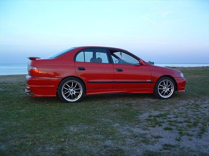 Toyota Carina E (Den Røde Enke) - Billeder af biler - Uploaded af Alex L