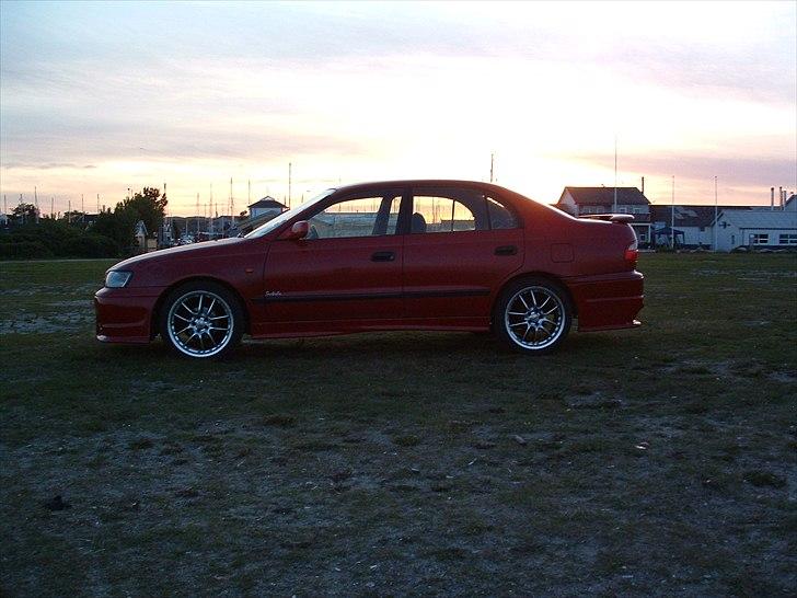 Toyota Carina E (Den Røde Enke) - Billeder af biler - Uploaded af Alex L