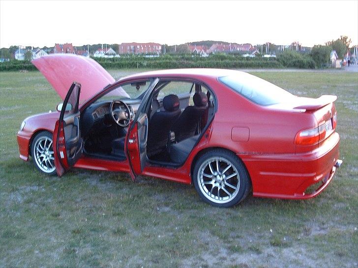 Toyota Carina E (Den Røde Enke) - Billeder af biler - Uploaded af Alex L