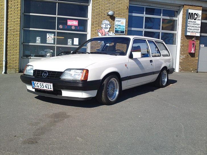 Opel Rekord E 2,0s 3dørs caravan billede 1
